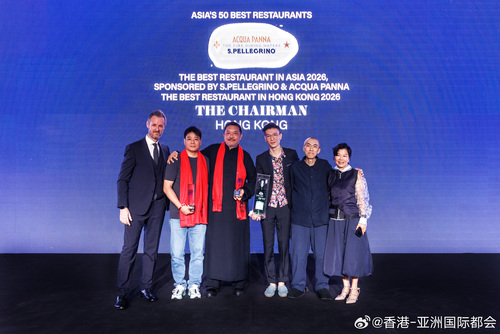 香港美食之都地位再度大放异彩！今年共有六间香港餐厅成功跻身“亚洲50最佳餐厅”榜单，成绩超卓，其中“大班楼”继2021年夺冠后再次登上榜首；而新派粤菜餐厅“永”则勇夺亚洲第二位。今年颁奖典礼更首次选址香港举行，突显香港在亚洲餐饮界的领先地位。香港持续向世界展现顶尖餐饮水平，让我们向一众...全文： http://m.weibo.cn/7031177055/5280760118644602 ​