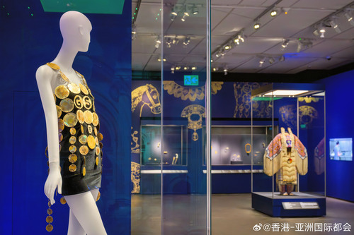 璀璨瑰宝闪耀登场！香港故宫文化博物馆现正举行特别展览“琳琅——纽约大都会艺术博物馆世界珠宝珍藏”（4月15日至10月19日），让公众有机会欣赏约200件跨越4,000年、横跨五大洲文明的珠宝珍品，涵盖由古代文明至21世纪的艺术杰作。展览分为五大主题单元，带领观众探索来自不同文化与地域的人如何透过...全文： http://m.weibo.cn/7031177055/5288745173779927 ​