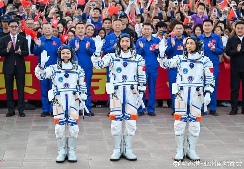 星空浩瀚，逐梦远航。香港首位航天员黎家盈博士于5月24日乘坐神舟二十三号载人飞船升空，创下重要里程碑，亦标志着本港创新科技发展迈向新一页。这项成就同时展现香港在国家“十五五”规划下，更好融入和服务国家发展大局。任务期间，黎家盈博士将与乘组人员驻留天宫空间站，开展多项实验及应用项目。...全文： http://m.weibo.cn/7031177055/5303208944602193 ​