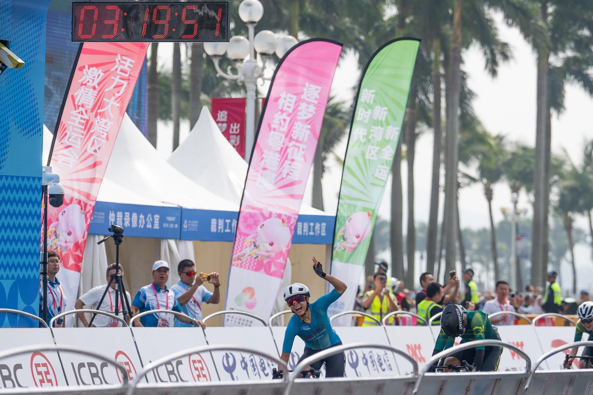 李思穎於第十五屆全國運動會衛冕成功，勇奪女子公路自行車個人賽金牌。(2025) 相片：康樂及文化事務署