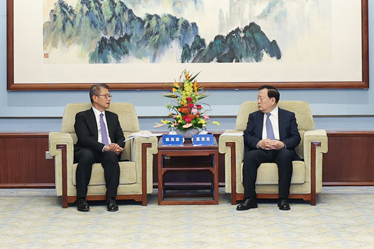 Xia Baolong meets HK delegation